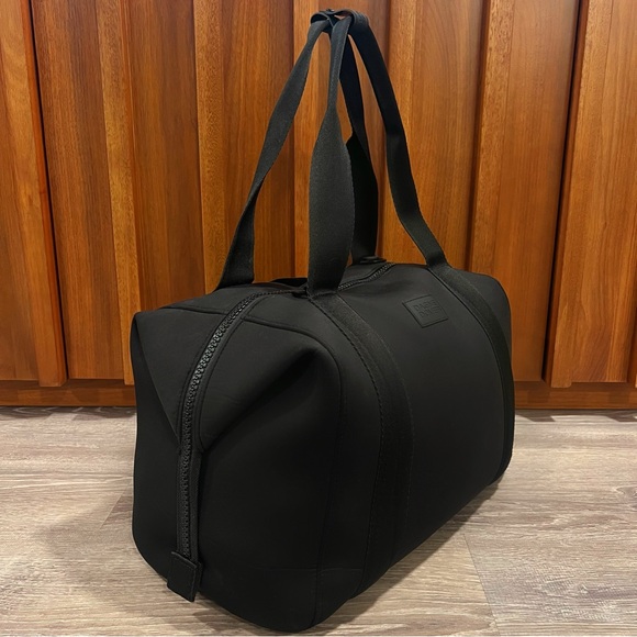 SOLD DAGNE DOVER Large Black Landon Neoprene Carryall Travel Bag EUC! - Picture 6 of 15